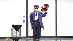 演芸場・寄席でのマジック出演/　地域寄席や演芸場などでも出演しております。　ベテランの落語家・漫才師との共演も多く和の雰囲気に合ったマジック構成でご好評をいただいています。　年代も問わず楽しめる、プロ仕様のステージマジックをお届けします。
